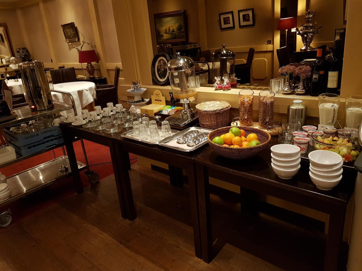 Hotel Restaurant Stad Munster Винтерсвейк Екстериор снимка A buffet at a hotel